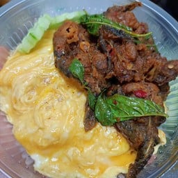 ข้าวไข่ข้น พริกแกงปลาดุก