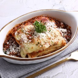 CHEESY BEEF LASAGNA