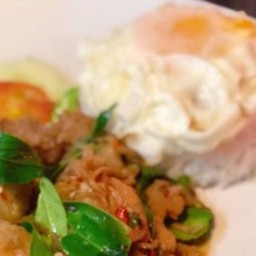 เนื้อน่องลายผัดพริกแกงราดข้าว+ไข่ดาว
