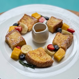 French Toast with Fresh Fruits + Drink(เฟรนช์โทสต์ผลไม้+เครื่องดื่ม)