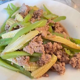 ผัดพริกสดข้าวโพดอ่อนรากข้าว