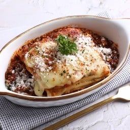 CHEESY BEEF LASAGNA