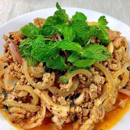 ลาบหมูใส่หนังหมูเยอะๆ อู๊ดอู๊ด