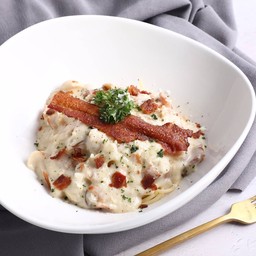 SAGHETTI CREAM SAUCE WITH BACON & MUSHROOM