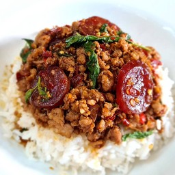 ข้าวราดกะเพราหมูสับกุนเชียง