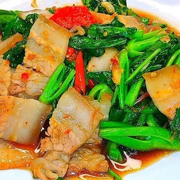 คะน้าสามชั้น.ราดข้าว