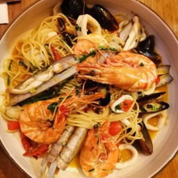 Spaghetti Seafood with Tomatoes Sauce