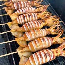 หมูอบโอ่ง บิ๊กฟุตสะพานสี่