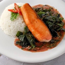 ข้าวกะเพราแซลมอน