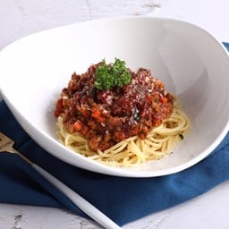 SPAGHETTI CHICKEN BOLOGNESE