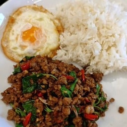 ข้าวกะเพราเนื้อ