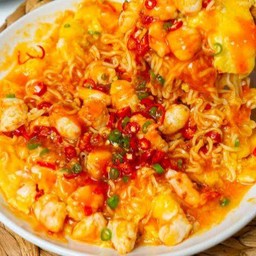 มาม่าแห้งไข่ข้นสุกี้หม่าล่า