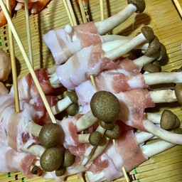 สามชั้นพันเห็ดชิเมจิ