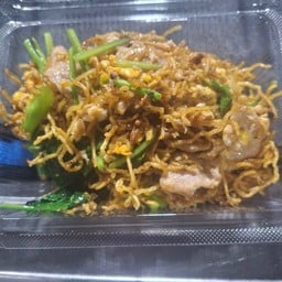 ผัดซีอิ๊วหมูหมักหมี่กรอบ