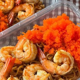 ผัดมาม่ากุ้ง-ไข่กุ้ง
