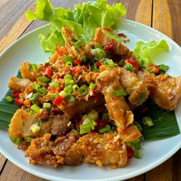 หมูกรอบคั่วพริกเกลือ