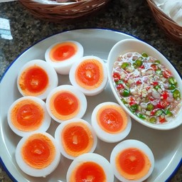 ไข่เป็ดต้ม 5 ใบ พริกน้ำปลา