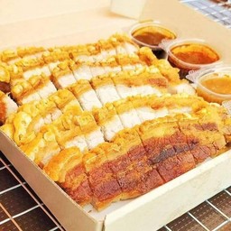 หมูกรอบ  ( ชุดอิ่มทั้งบ้าน )