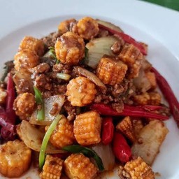 ข้าวโพดอ่อนผัดพริกเผาราดข้าว