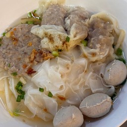 เส้นใหญ่เกี้ยวหมูเด้งน้ำใส