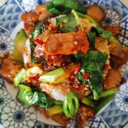 คะน้าหมูกรอบ