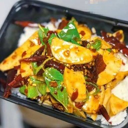 กะเพราพริกแห้งหมูยอ