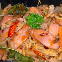 Spicy Tom yum Spaghetti sausage สปาเก็ตตี้ ต้มยำ ไส้กรอก
