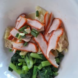 สหชัยบะหมี่เกี๊ยวปูหมูแดง ตรงข้ามตลาดเจเจ