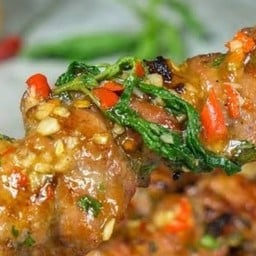 กะเพราหมูปิ้ง ลาบทอด หมูปิ้งโบราณ by Rak-deaw Rak-deaw กะเพราหมูปิ้ง หมูปิ้งโบราณ
