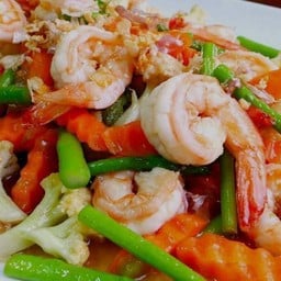 กุ้ง+หมึก ผัดผักรวมน้ำมันหอย
