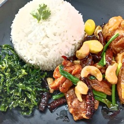 ข้าวไก่ผัดเม็ดมะม่วง