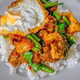 ข้าวเครื่องแกงราดข้าว(ไม่มีไข่ดาว)