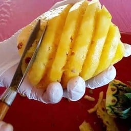 สับปะรดสดชื่น (หั่นพร้อมทาน)