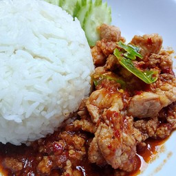 ผัดพริกแกงหมู ราดข้าว