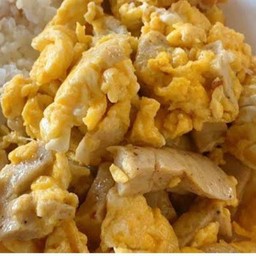 ข้าวหน้าไข่ขยี้หมูยอ