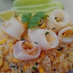 ข้าวผัดปลาหมึก