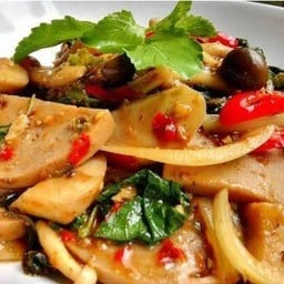 ข้าวราดกะเพราหมูยอ