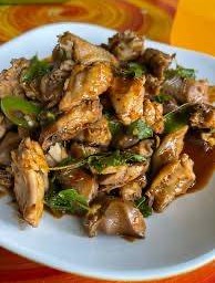 ผัดเผ็ดไก่บ้าน