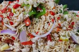 ยำม่าม่าหมูสับ รสแซ่บ
