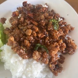 คั่วแห้งกระเพรากรอบราดข้าว