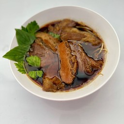 ก๋วยเตี๋ยวเนื้อตุ๋น