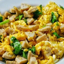 ข้าวหน้าไข่เจียวหมูยอใบขึ้นฉ่าย
