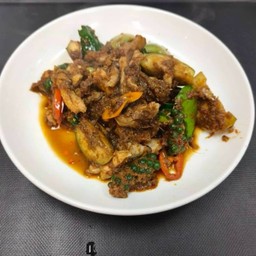 ผัดเผ็ดไก่บ้าน