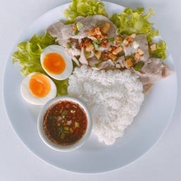 ข้าวหมูนุ่มจิ้มแจ่ว