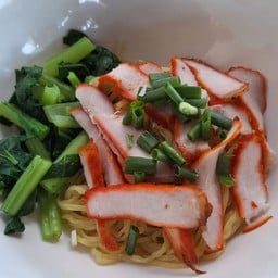 สหชัยบะหมี่เกี๊ยวปูหมูแดง ตรงข้ามตลาดเจเจ