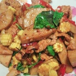 ข้าวหน้ากระเพราหมูชิ้น,หมูยอใส่ข้าวโพดอ่อน