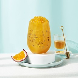 น้ำเสาวรสผสมน้ำผึ้งป่าเดือนห้า + ไข่มุกคอลลาเจน (แก้ว)