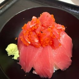 ข้าวหน้าปลาทูน่า