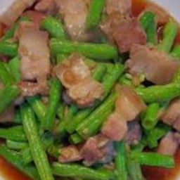 หมูสามชั้นผัดถั่วน้ำมันหอย