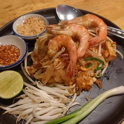 ผัดไทกุ้งสด